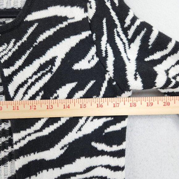 Chicos Sweater Womens 0 Black White 4 Zebra Print Cardigan Knit Casual Classic - Picture 4 of 12